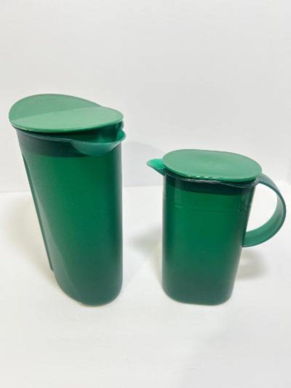 Tupperware Pitchers 1L 3216B-2 300 mL 3535B-2 Rocker Rocking Lid Impressions